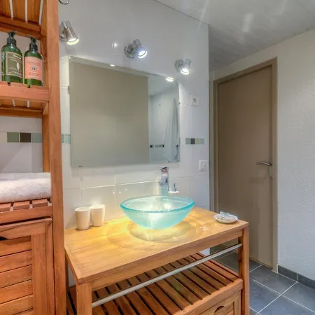 Апартаменты Sleeps 4 *